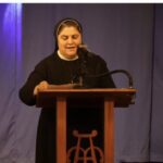 Sœur Marie Paule Ayoub, directrice du Collège des Sœurs du Rosaire, prononçant son discours